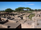 05553 ostia - regio iii - insula x - caseggiato degli aurighi (iii,x,1) - vordergrund - casette tipo - hintergrund - horrea dei mensores - aula dei mensores - ri nordwesten.jpg